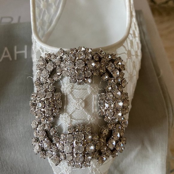 Manolo Blahnik Hangisila Hangisi WHITE Lace Crystal Buckle Pumps SZ 7/37 - Picture 2 of 4
